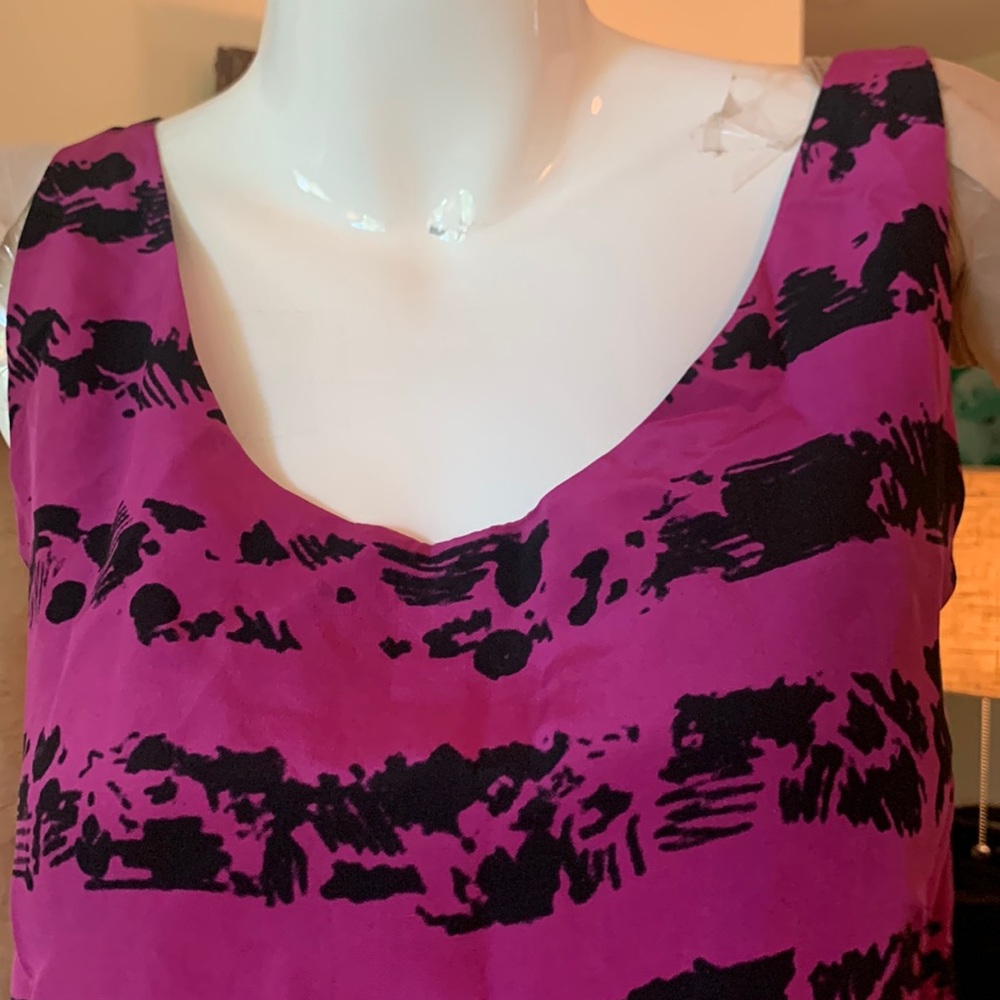 LARSEN GRAY SLEEVELESS SILK TIER TOP BLOUSE